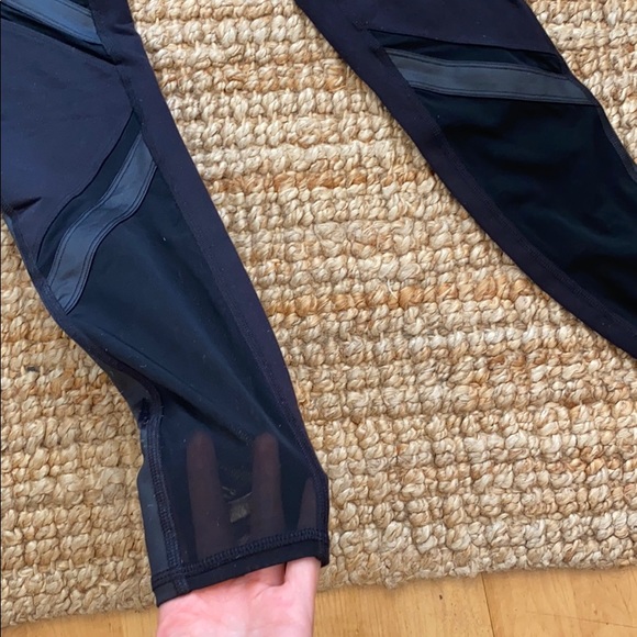 (SOLD) Alo yoga epic legging black mesh - Picture 6 of 6